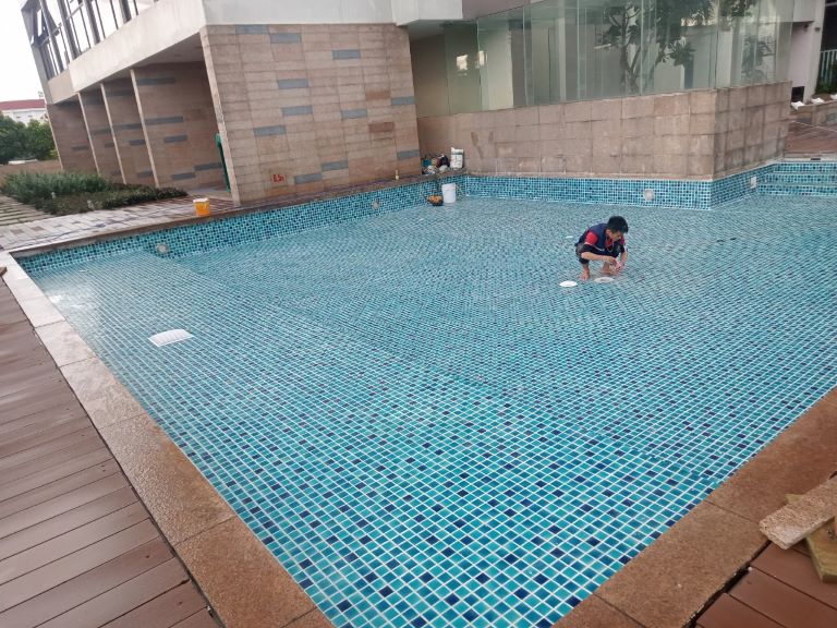 Cải tạo sửa chữa hồ bơi - thi cong boi Van Lang Pool - anh 01